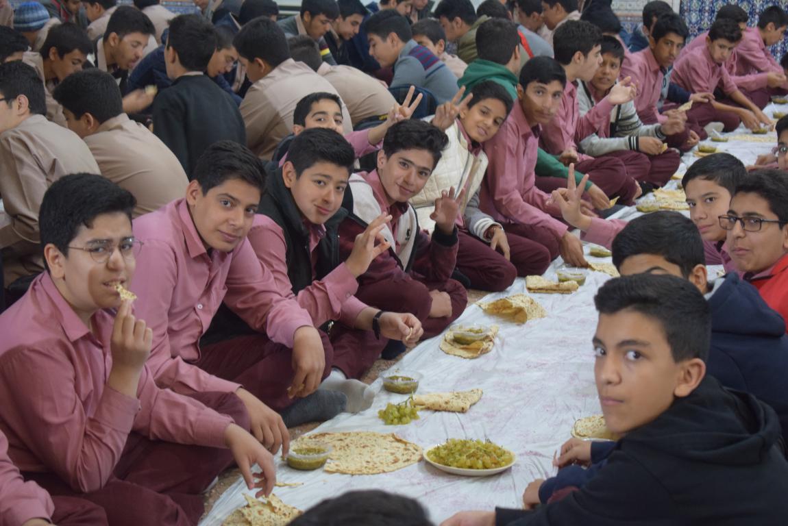 مراسم اربعین حسینی همراه اطعام ،توسط والدین محترم مدرسه
